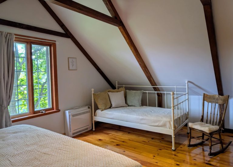 Chambre avec lit queen et balcon à Baie-Saint-Paul